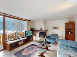 Abitaziun Merla - La Punt Chamues-ch, hotel i La Punt-Chamues-ch