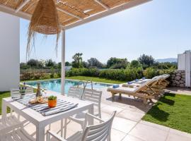 New Brand Villas , Heating Pool , Jacuzzi , Spa near beach with children area ,2 min drive, beach, tavern,market, hotel di Haraki