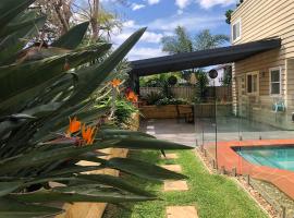 Guesthouse with Pool & BBQ - 10 kms from CBD, hotel near Belmore Sports Ground, Sydney