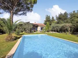 Stunning Home In Cheval-blanc With Outdoor Swimming Pool, 3 Bedrooms And Wifi