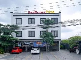 RedDoorz Premium at Raja Hostel Syariah
