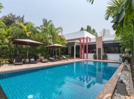 Countryside Villa, 2 Bedroom Villa, Infinity Pool and maid service, allotjament vacacional a Chiang Mai