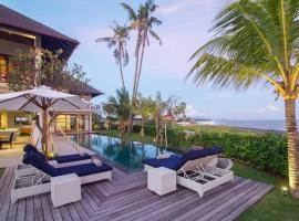 Beachfront Luxury, Villa Purnama、ケテウェルのビーチ周辺のバケーションレンタル