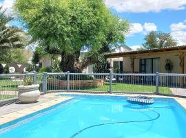 Potties Guesthouse, hotel en De Aar