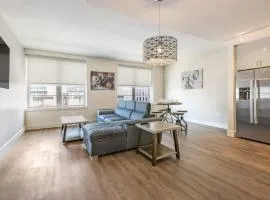 Spacious Modern Condo near French Quarter