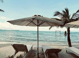 Gold Coast Phu Quoc Beach Resort, hotell Phú Quốcis huviväärsuse Ream National Park lähedal