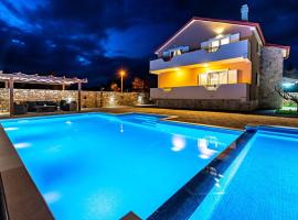 MY DALMATIA - Luxury Villa Escape with private pool, game room and home gym, hotel dengan parking di Perušić Benkovački