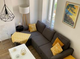 Duplex en plein centre, hotel in Propriano