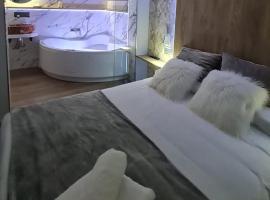 Apartamentos Los Robles, hotel met jacuzzi's in Alcalá del Júcar