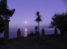 Bouganville a Villa Greco, hotel a Tindari