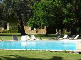 Les Jasmins 8 pers Piscine commune calme et confort, hotel with pools in Saint-Gilles