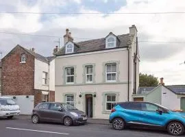 May House 3 Bedroomed House Whitby