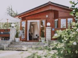 Walled Garden Lodges Loch Lomond, cottage in Balloch