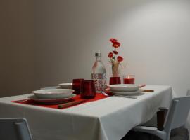 The Blue Nest - Red Apartment near 5 Terre, hotel in zona Centro Commerciale Le Terrazze, La Spezia