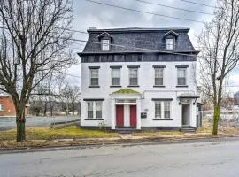 Troy Townhome 10 Mi to Downtown Albany!