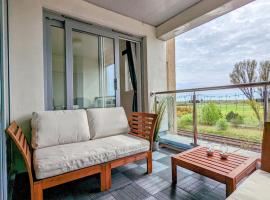 Beautiful 2 bedroom flat overlooking golf course