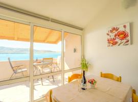 Marva stylish Mediterranean accomodation with beautiful view, appartamento a Zubovići