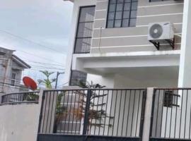 Mando Manor -3 Bedroom Private House for Large Group, feriebolig i Tacloban