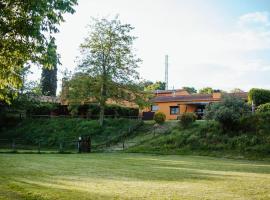 Casa rural en el campo LAS DALIAS, hotel u gradu 'Tordera'