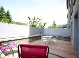 Mont-Dore : T2 spacieux avec terrasse, 300m des thermes, résidence rénovée, parking privé - FR-1-608-98