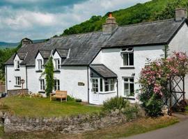 Scenic Welsh Cottage in the Brecon Beacons, hotel perto de Blaenllynfi Castle, Crickhowell