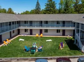 Julie's Park Cafe & Motel