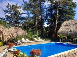 Cabañas Cerro Verde Lodge y Spa, hotell sihtkohas Cartago