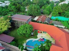 บ้านภูณิภัทร Beanphuniphat, отель с бассейном в городе Nong Prue
