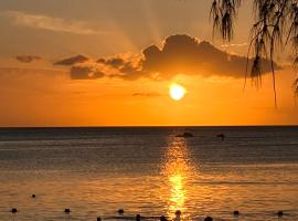 3 mins - 15 mins to the beach, Strandhaus in Trou aux Biches