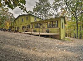 Cheyenne Ranch Apt with 50 Acres by Raystown Lake, hotel v mestu Huntingdon