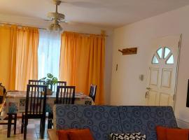 MENDOZA VIÑA Y SOL cochera propia, hotel in Guaymallen