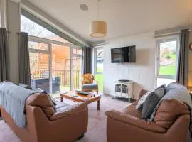 Oak Cabin with Hot-tub & secluded decking - Finlake Resort & Spa - Devon