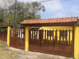 Casa dos Rocha em Ubatuba - Kitnet Amarela