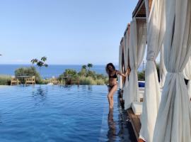 Panorama Apartments updated with infinity pool, hotel di Agios Nikolaos