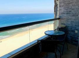 Apart Hotel TLV/Bat Yam Beach Front 1207, apartamentų viešbutis mieste Bat Jamas