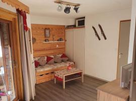 Spacieux appartement 37M2-T3-RDC-6 personnes-100m remontées, holiday rental in Valmeinier