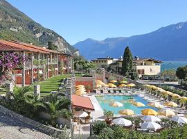 Residence Borgo Dei Limoni - Appartamenti con Garage, hotel with pools in Gargnano