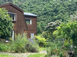 Waterfall Bay, villa in Broughton Bay