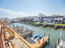 NEW Bijou Bayside Escape- 3beds, Balcony, Deck, Dock, vacation home in Ocean City