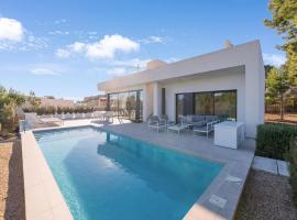 Nice holiday home in Dehesa De Campoamor with private pool, spahotel in Dehesa De Campoamor