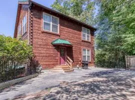 Cinema Falls - Great Location! - Convenient to Everything! cabin