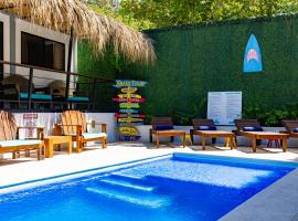 Shark Town Mal Pais, hotel in Santa Teresa Beach