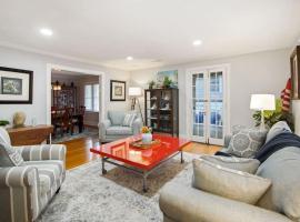 Chevy Chase 4 BR 2 offices Comfortable Inviting, apartment in Washington, D.C.