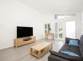 Sanctuary Blue Pet Friendly 5 Mins to Hyams Beach
