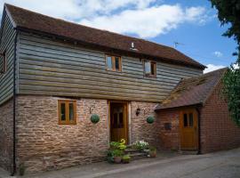 Coach House - detached cottage within 135 acres, holiday home in Bromyard