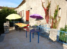 Spacieuse maison familiale à Beaulieu - 250 m² avec vue montagne, hotel a Beaulieu