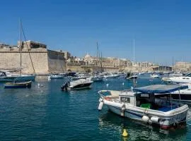 Modern apt Kalkara seafront!