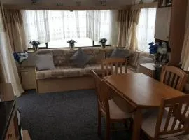 3 bed caravan skegness ingoldmells 137 Sealands- old caravan hence cheap price !!