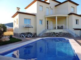 Stunning 3-Bed House in Pego, holiday home in Pego