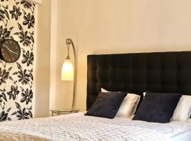Lovely apartment with sea view, пляжный отель в Бат-Яме